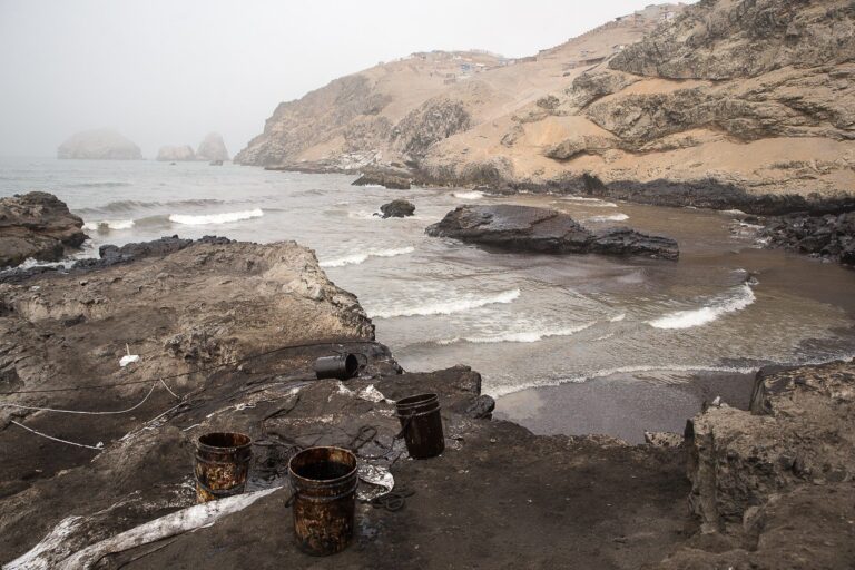 Derrame de petróleo en Ventanilla: Playa Cavero